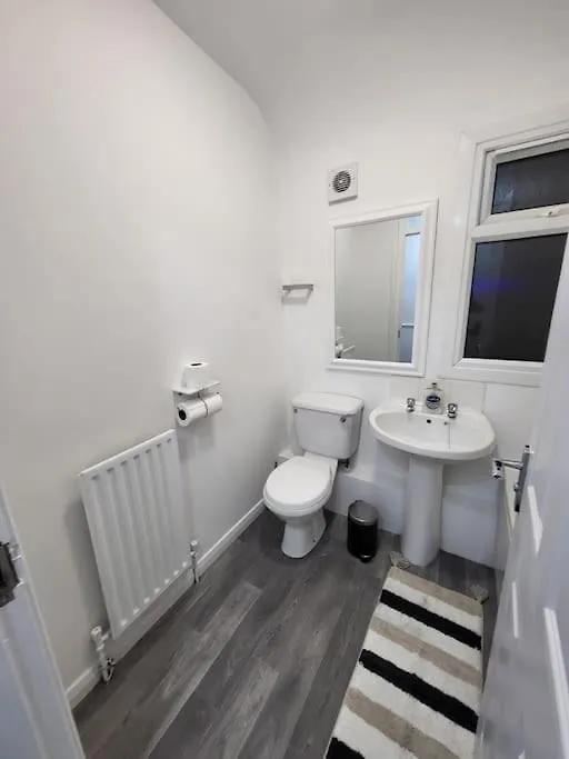 3 Bed House, Free Parking. Great For Work Crews - Stay Sleep Rest Nottingham Appartamento