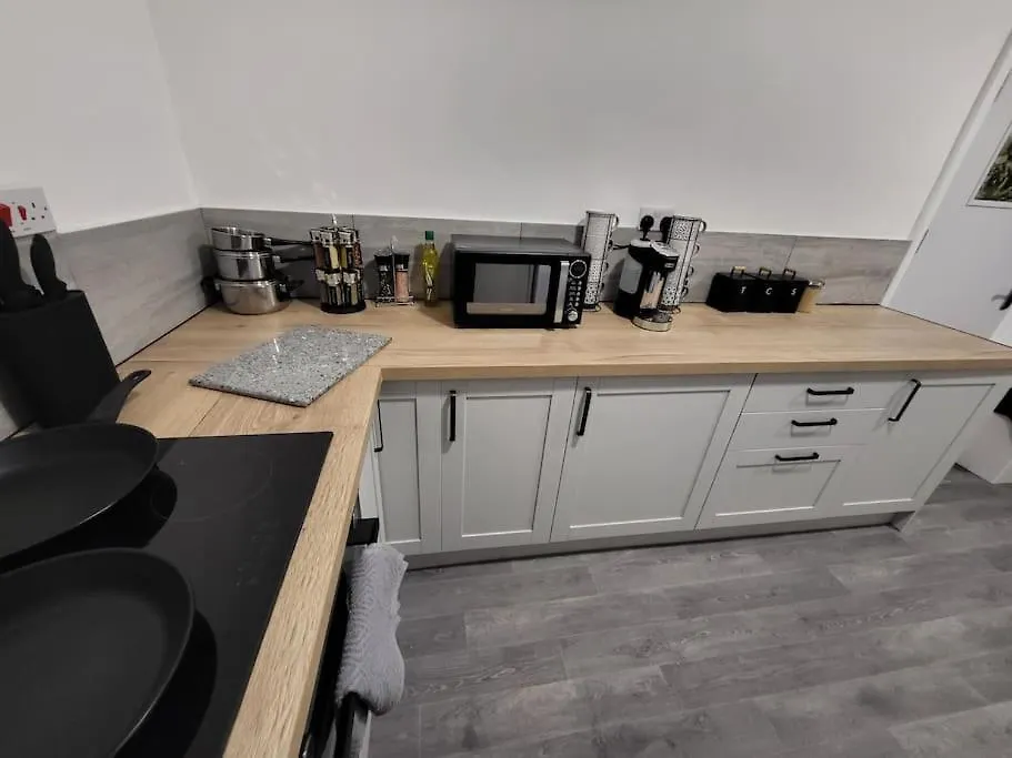 3 Bed House, Free Parking. Great For Work Crews - Stay Sleep Rest Nottingham