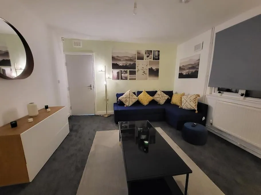 3 Bed House, Free Parking. Great For Work Crews - Stay Sleep Rest Nottingham Appartamento
