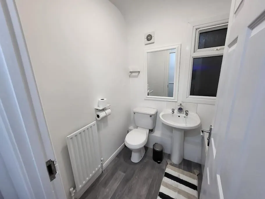 Apartment 3 Bed House, Free Parking. Great For Work Crews - Stay Sleep Rest Nottingham